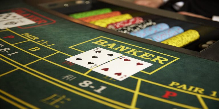 Baccarat: Trò chơi bài đơn giản, hấp dẫn và đầy kịch tính